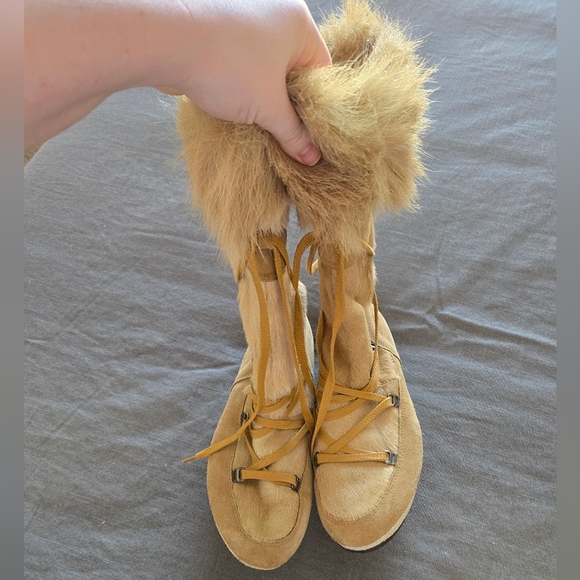 Moon Boot Tan Faux Fur Winter Boots - Picture 2 of 3